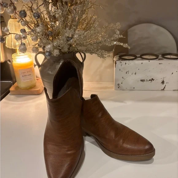 Seven7 Tan Leather Ankle Booties - Picture 9 of 9